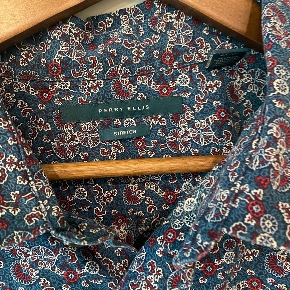 Perry Ellis - Floral print Button Down Shirt - Picture 3 of 6
